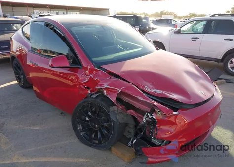 2022 Tesla Model Y Long Range Dual Motor All-Wheel Drive z USA, uszkodzony, nr VIN 7SAYGAEE6NF457237